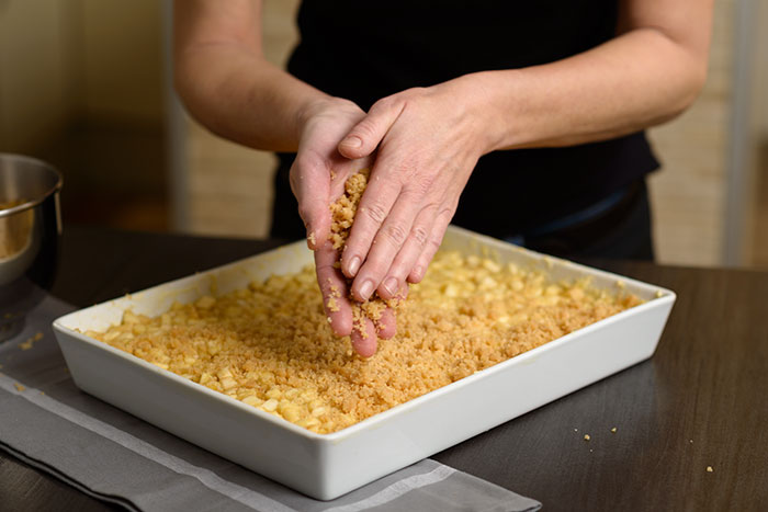 Ein Stück fertiger Kuchen